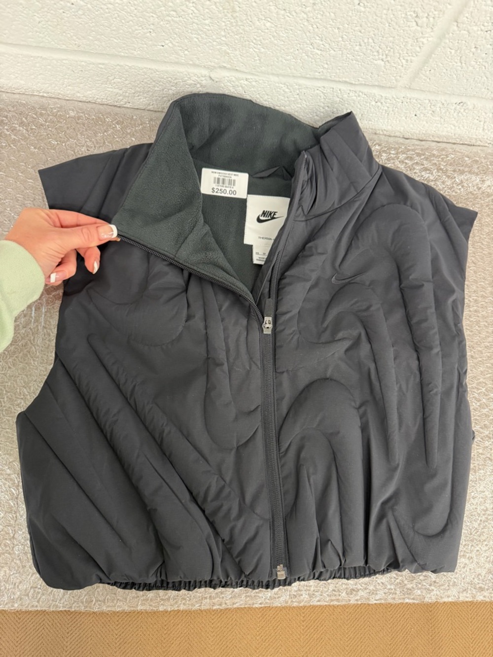 Nike Therma-Fit Swoosh Women’s Puffer Quilted Vest NWT
